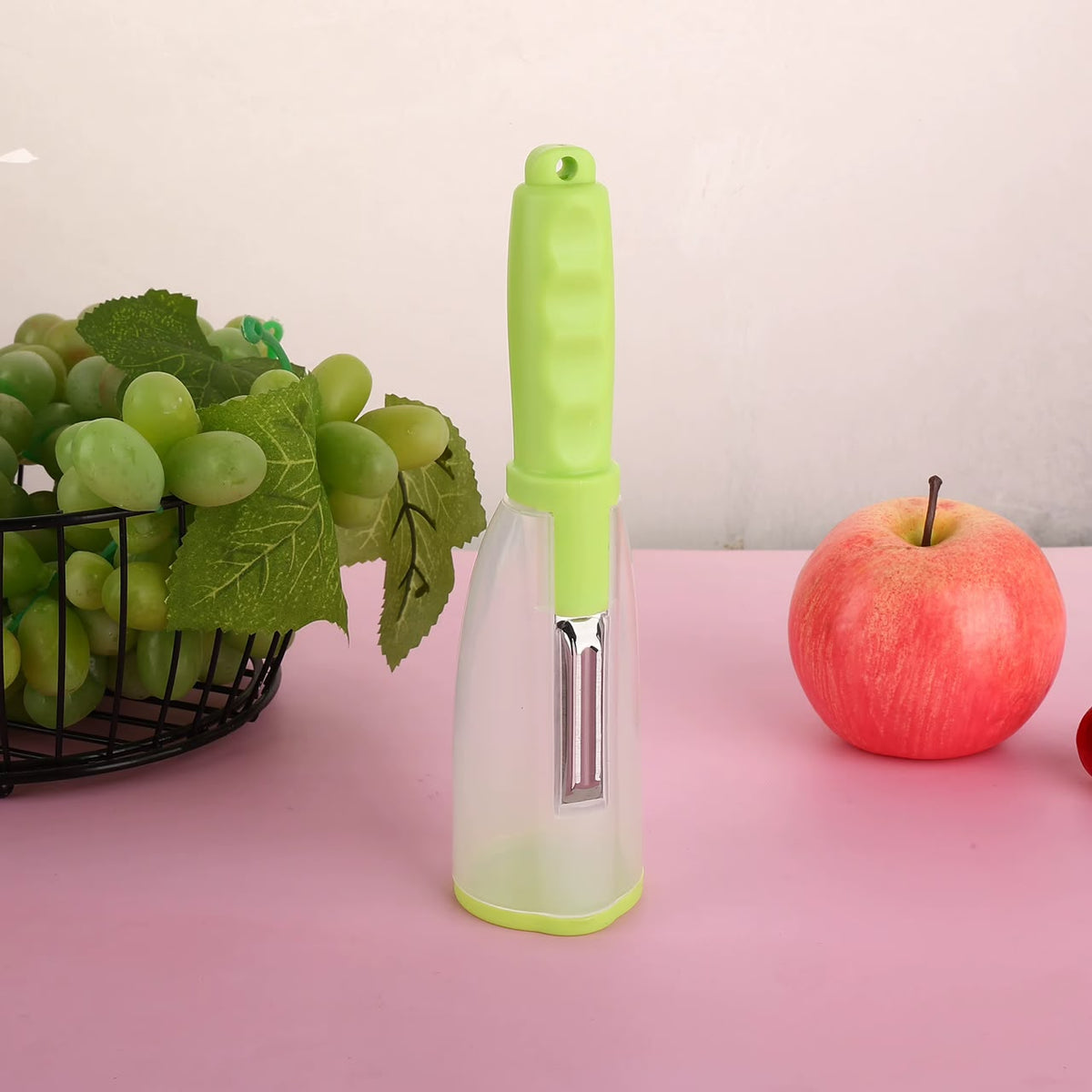 Éplucheur de légumes avec récipient intégré