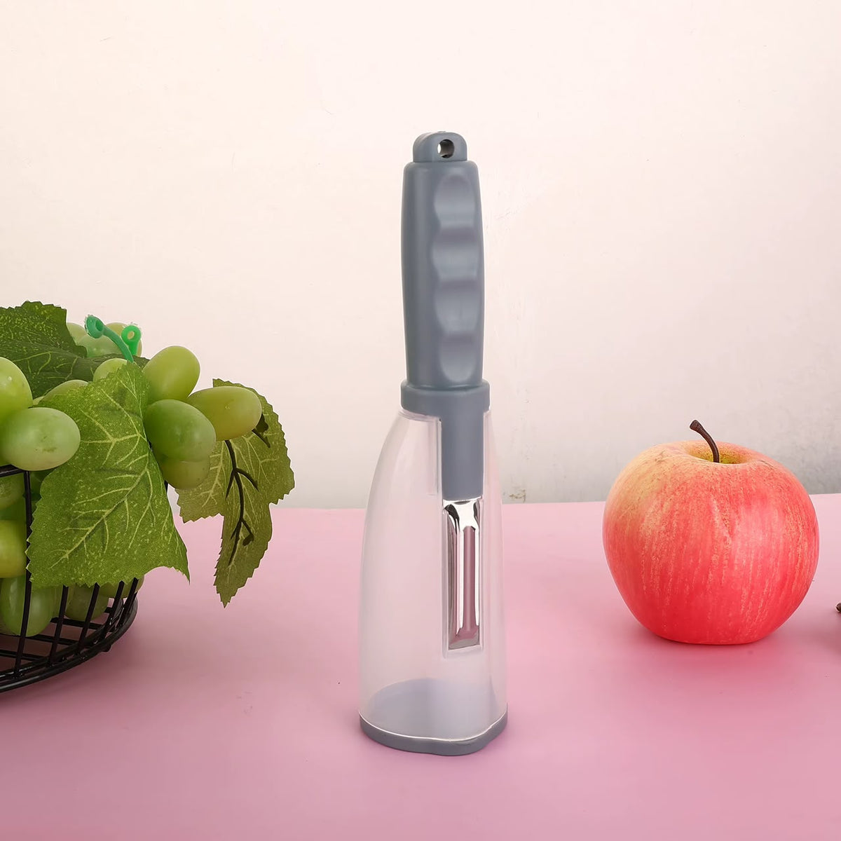 Éplucheur de légumes avec récipient intégré